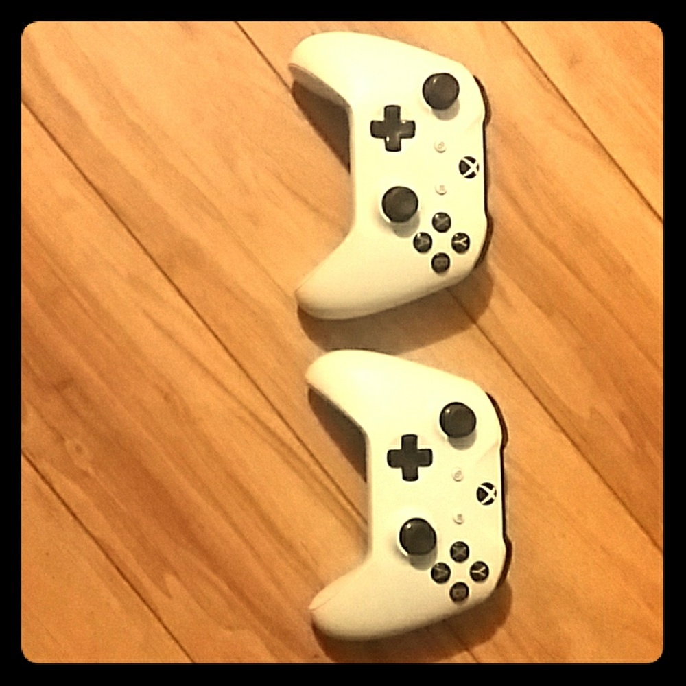Xbox one S controllers